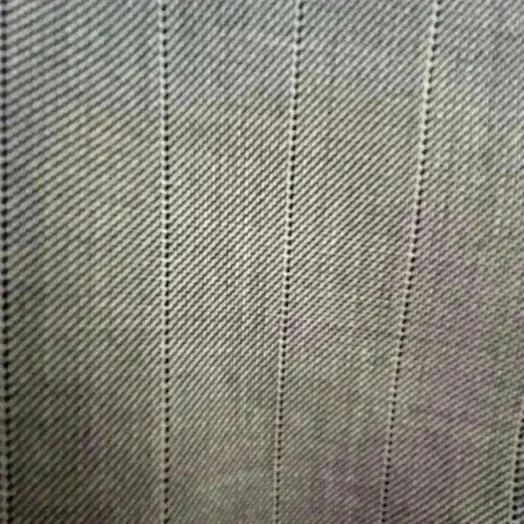 Banana Republic pencil skirt. Grey fabric with really subtle pinstripes. Size 8 - Picture 6 of 8